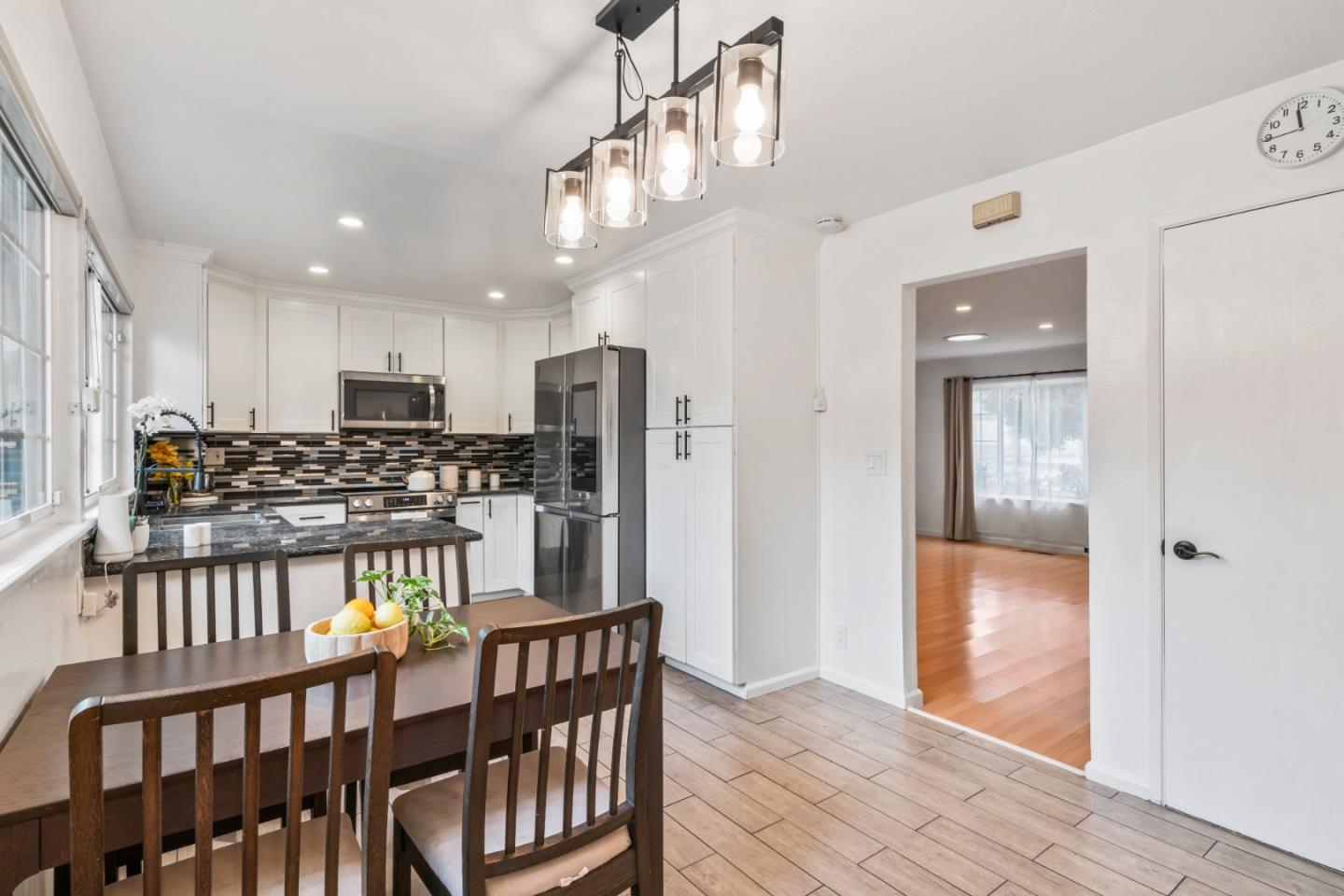 Detail Gallery Image 7 of 35 For 2456 Kenoga Dr, San Jose,  CA 95121 - 4 Beds | 2/1 Baths