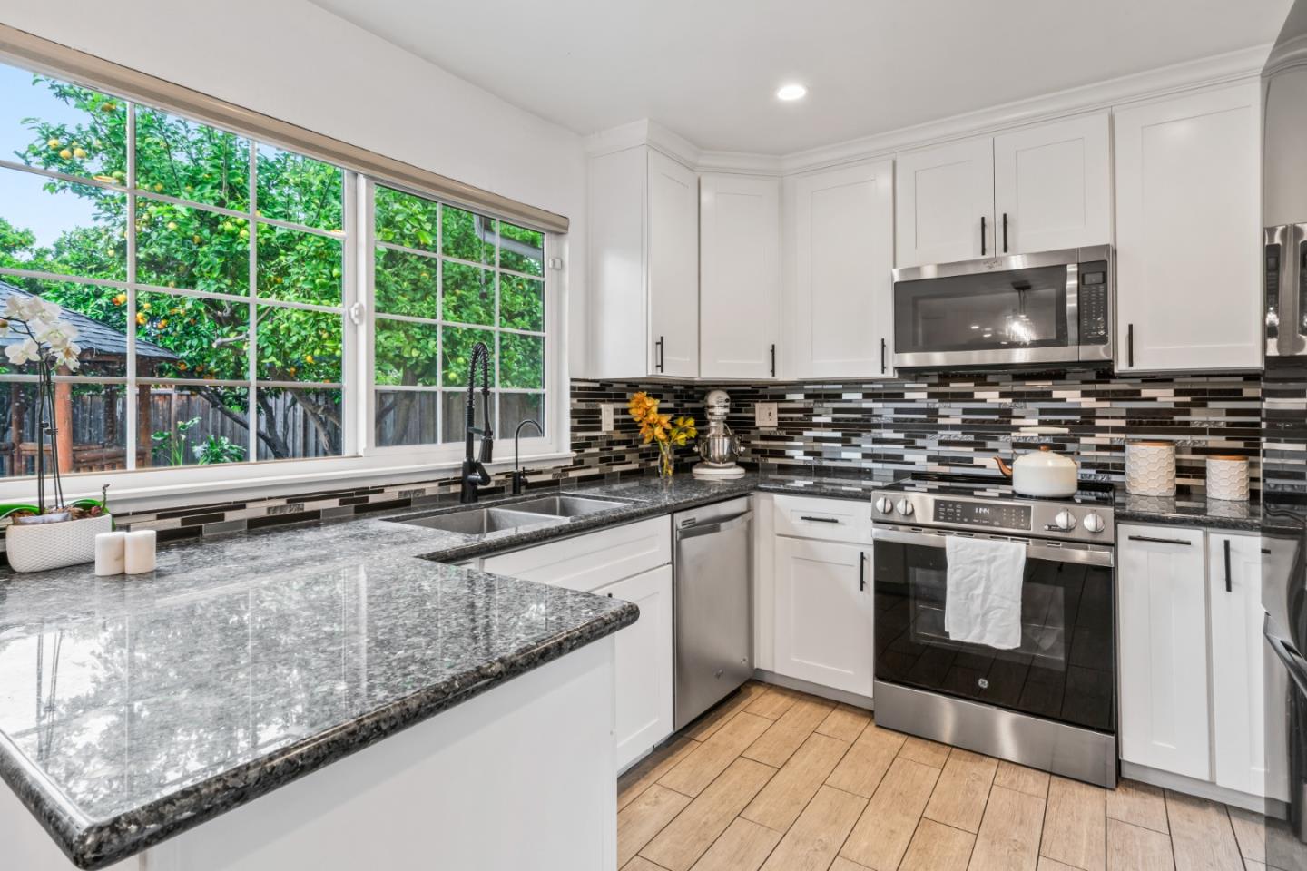 Detail Gallery Image 8 of 35 For 2456 Kenoga Dr, San Jose,  CA 95121 - 4 Beds | 2/1 Baths