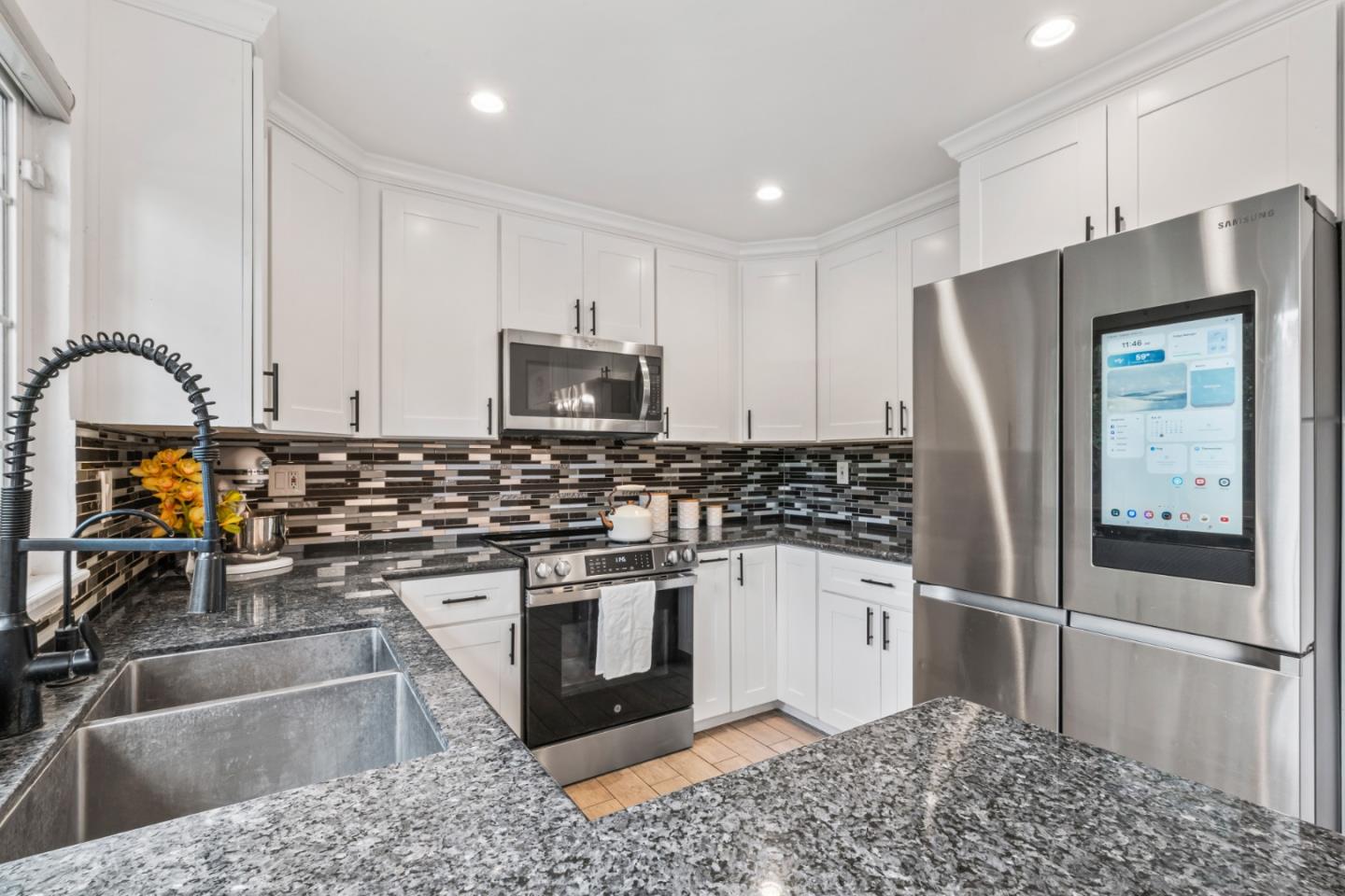 Detail Gallery Image 9 of 35 For 2456 Kenoga Dr, San Jose,  CA 95121 - 4 Beds | 2/1 Baths