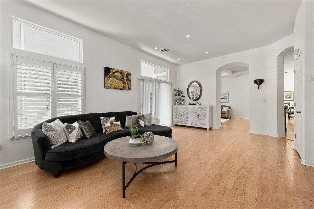 Detail Gallery Image 3 of 16 For 2380 Trade Zone Blvd, San Jose,  CA 95131 - 4 Beds | 2/1 Baths