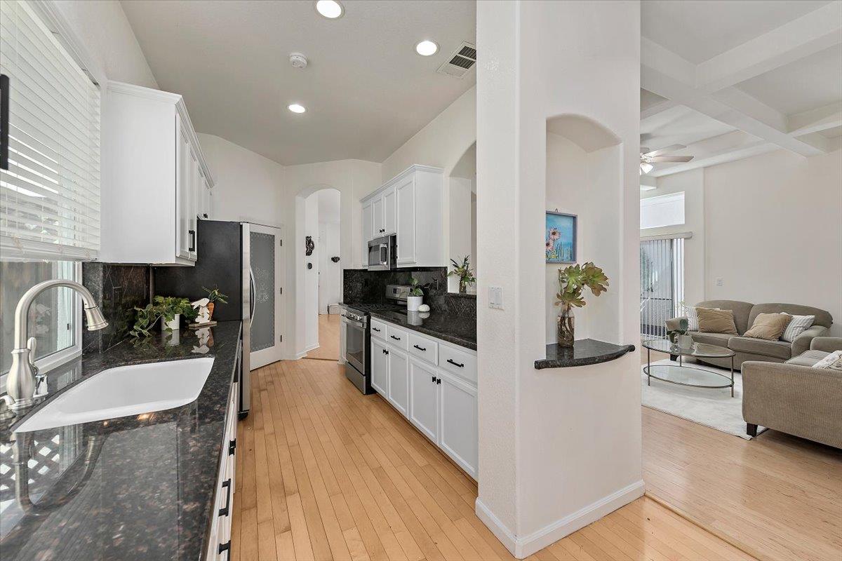 Detail Gallery Image 6 of 16 For 2380 Trade Zone Blvd, San Jose,  CA 95131 - 4 Beds | 2/1 Baths