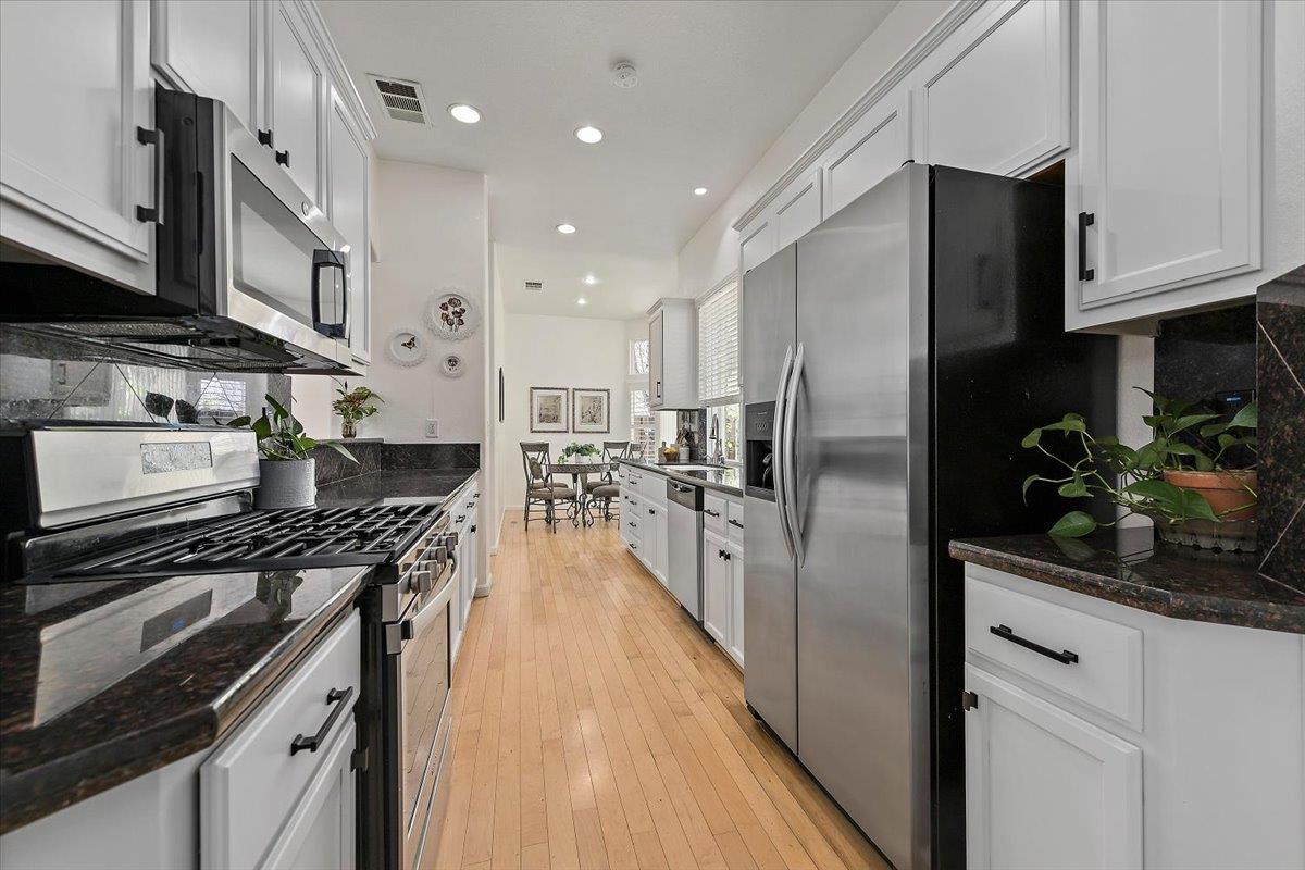 Detail Gallery Image 7 of 16 For 2380 Trade Zone Blvd, San Jose,  CA 95131 - 4 Beds | 2/1 Baths