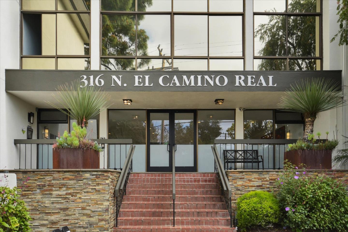 Detail Gallery Image 2 of 62 For 316 N El Camino Real #217,  San Mateo,  CA 94401 - 2 Beds | 2 Baths