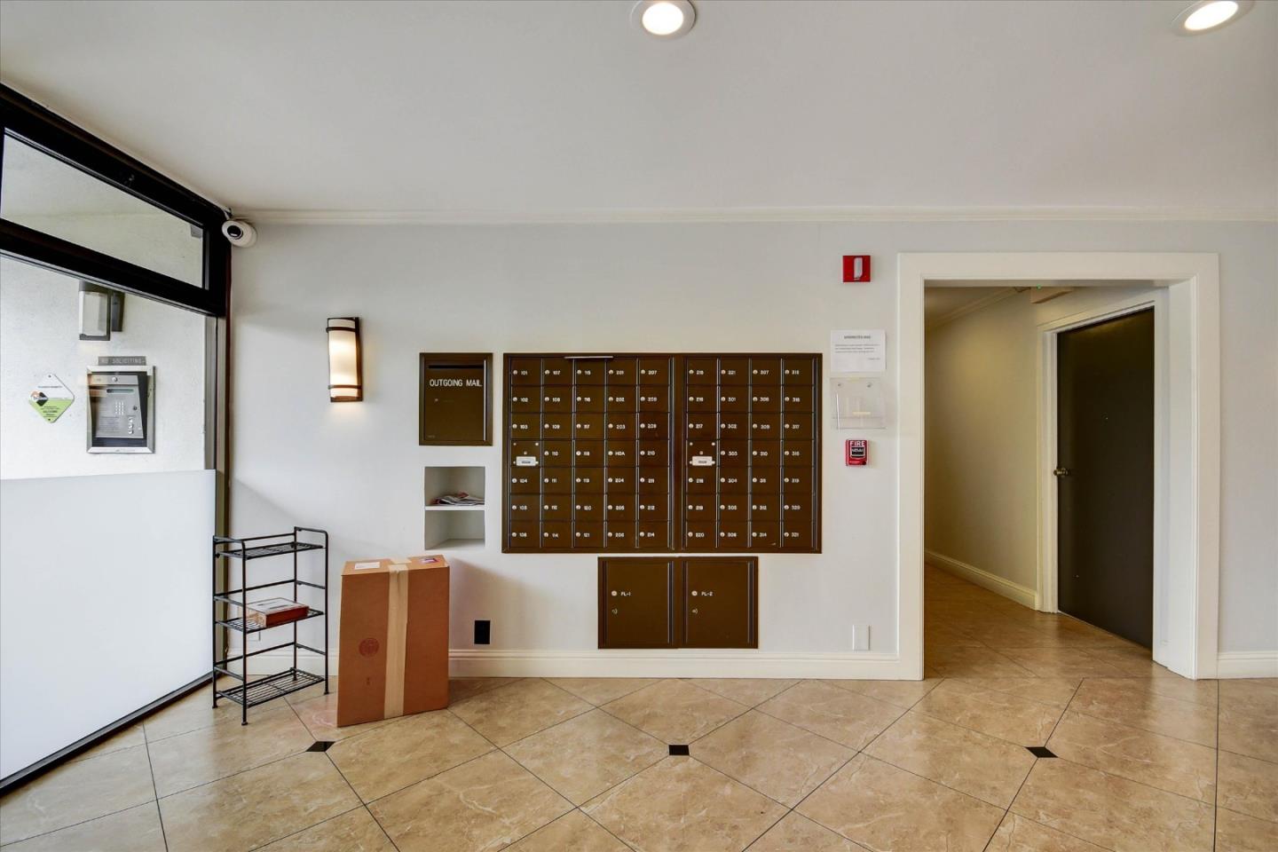 Detail Gallery Image 4 of 62 For 316 N El Camino Real #217,  San Mateo,  CA 94401 - 2 Beds | 2 Baths