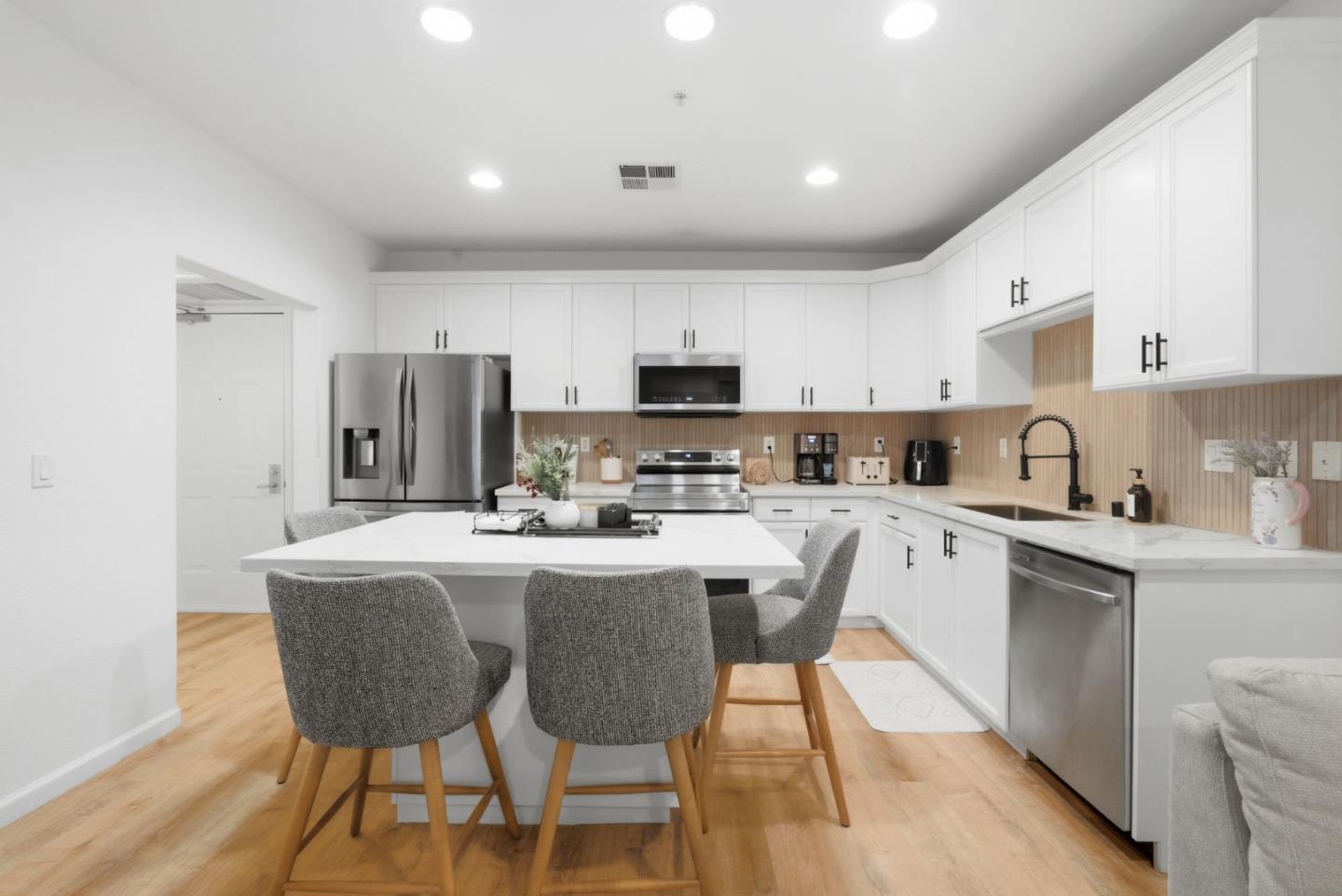 Detail Gallery Image 7 of 41 For 88 N Jackson Ave #211,  San Jose,  CA 95116 - 2 Beds | 2 Baths