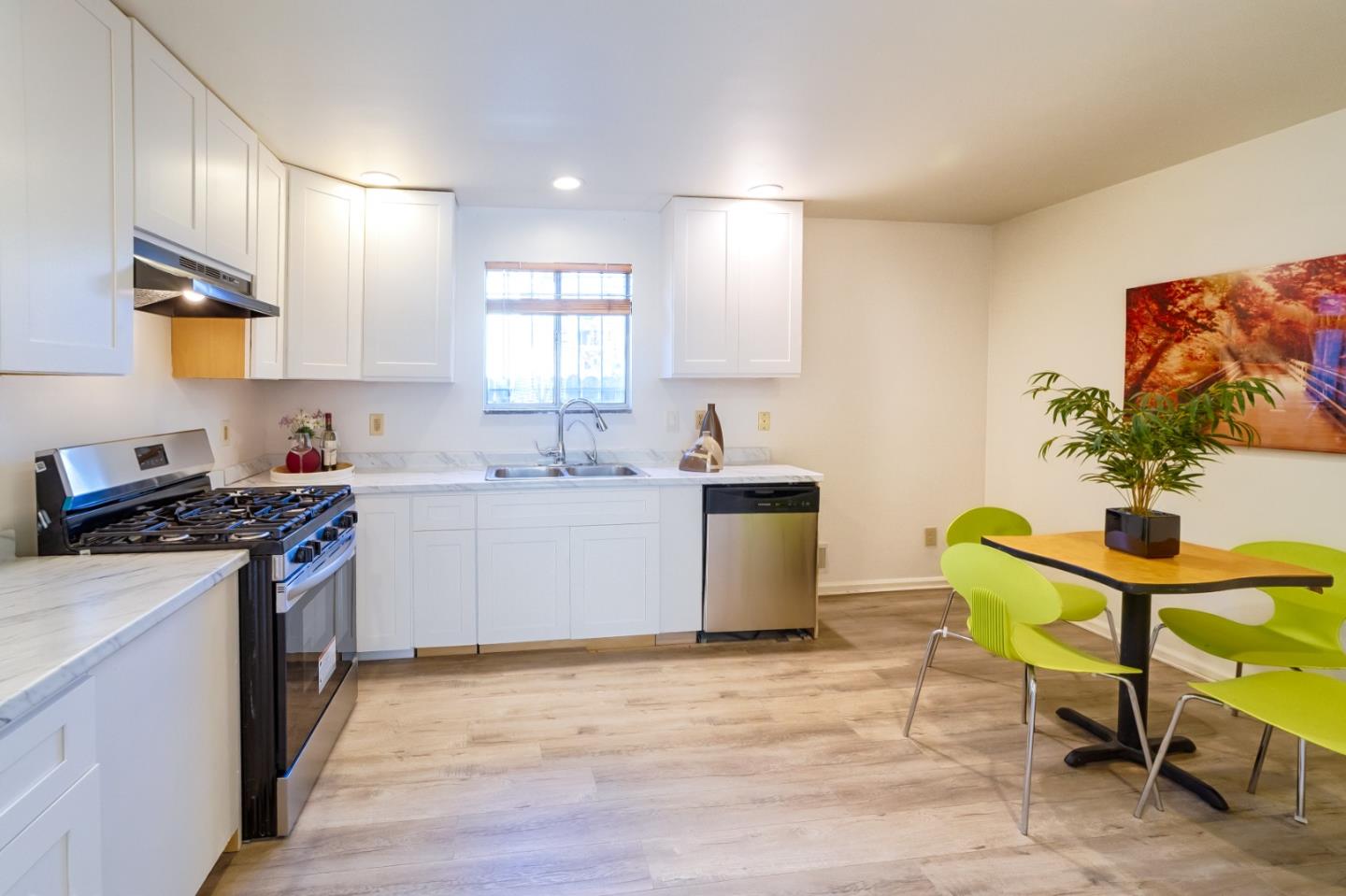 Detail Gallery Image 10 of 45 For 816 7th Ave, Oakland,  CA 94606 - 3 Beds | 2/1 Baths