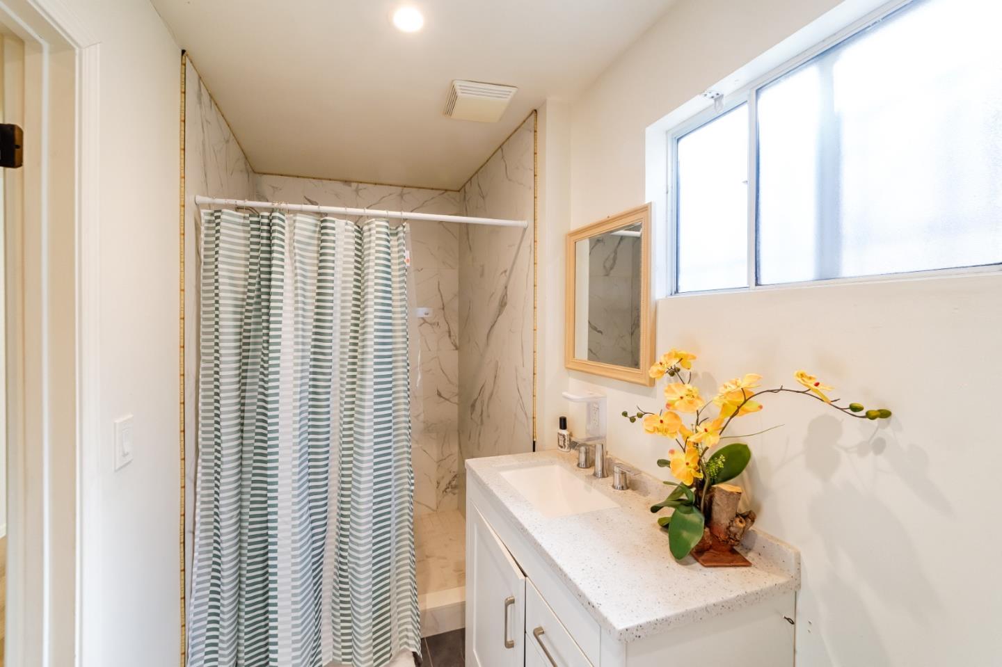 Detail Gallery Image 14 of 45 For 816 7th Ave, Oakland,  CA 94606 - 3 Beds | 2/1 Baths