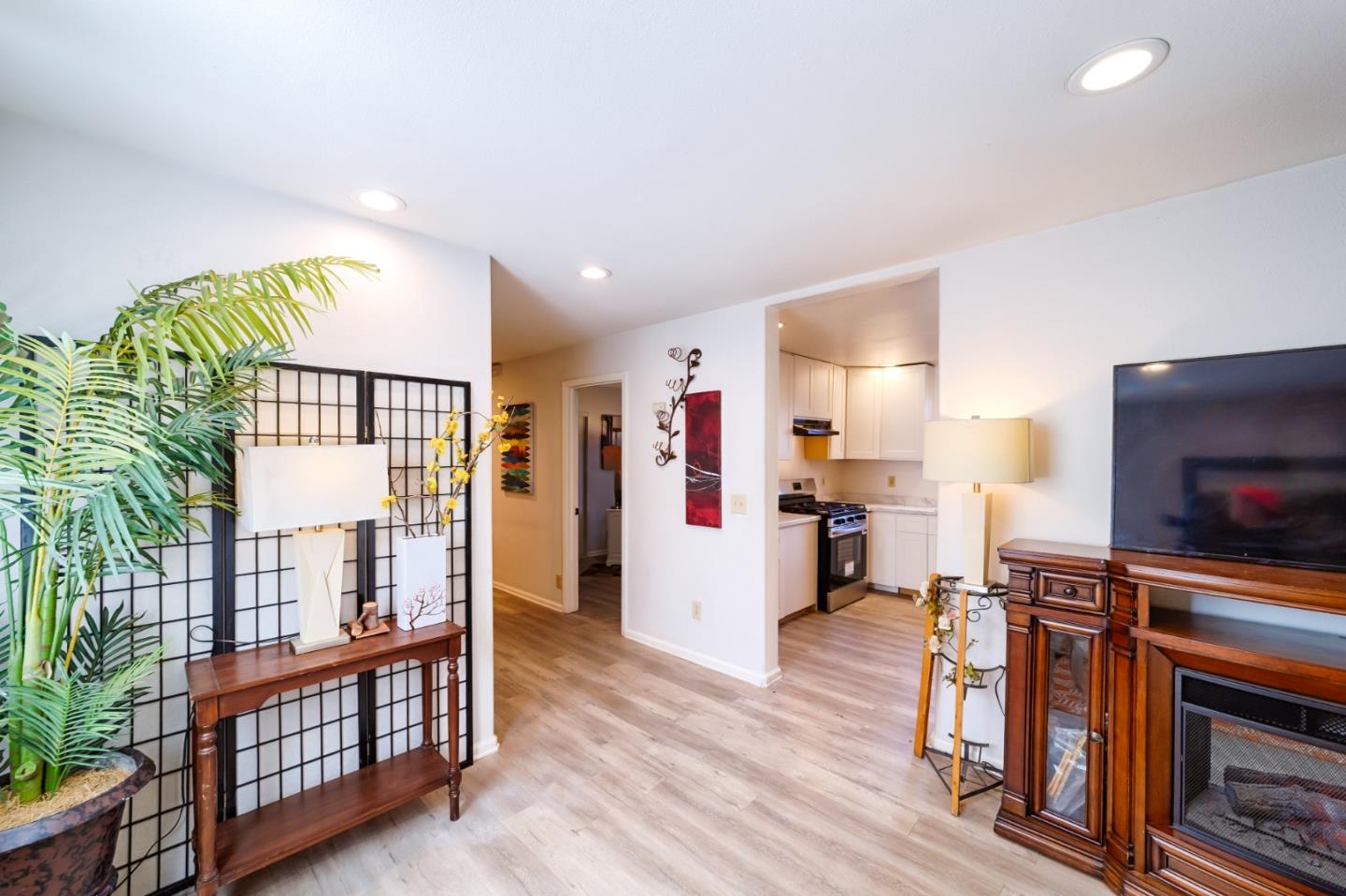 Detail Gallery Image 16 of 45 For 816 7th Ave, Oakland,  CA 94606 - 3 Beds | 2/1 Baths