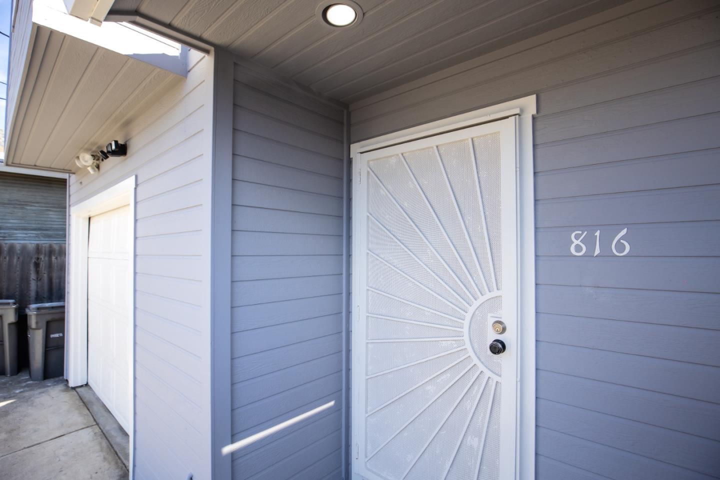 Detail Gallery Image 2 of 45 For 816 7th Ave, Oakland,  CA 94606 - 3 Beds | 2/1 Baths