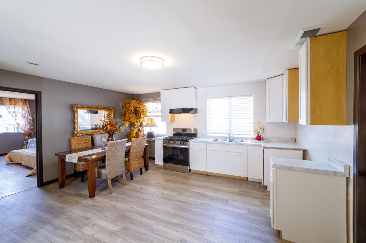 Detail Gallery Image 25 of 45 For 816 7th Ave, Oakland,  CA 94606 - 3 Beds | 2/1 Baths