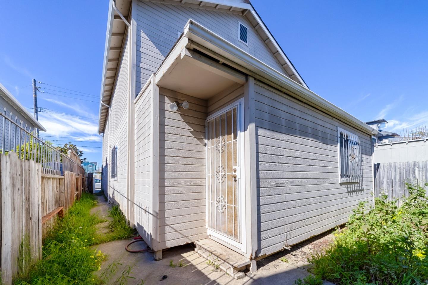 Detail Gallery Image 5 of 45 For 816 7th Ave, Oakland,  CA 94606 - 3 Beds | 2/1 Baths