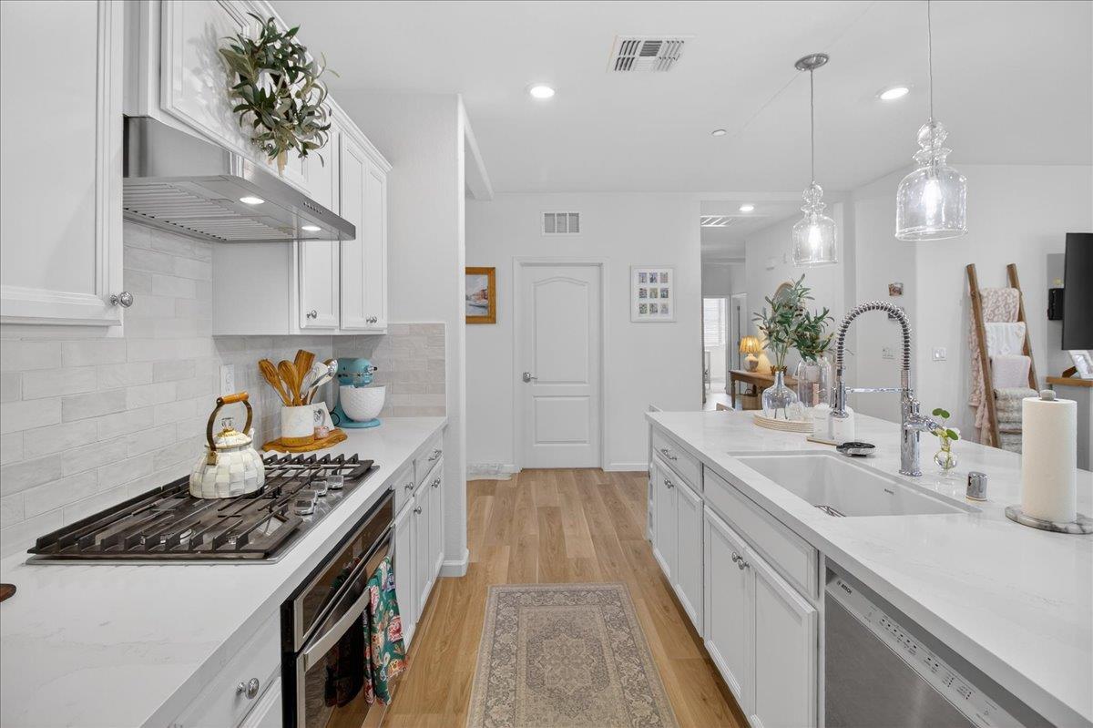 Detail Gallery Image 3 of 21 For 1120 Third St, San Juan Bautista,  CA 95045 - 3 Beds | 2 Baths