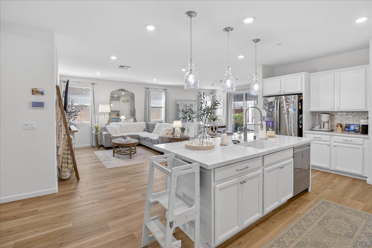 Detail Gallery Image 4 of 21 For 1120 Third St, San Juan Bautista,  CA 95045 - 3 Beds | 2 Baths