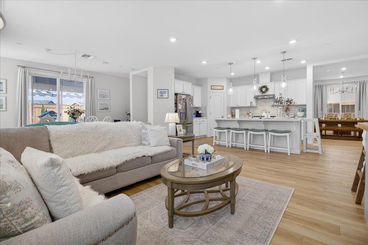 Detail Gallery Image 5 of 21 For 1120 Third St, San Juan Bautista,  CA 95045 - 3 Beds | 2 Baths