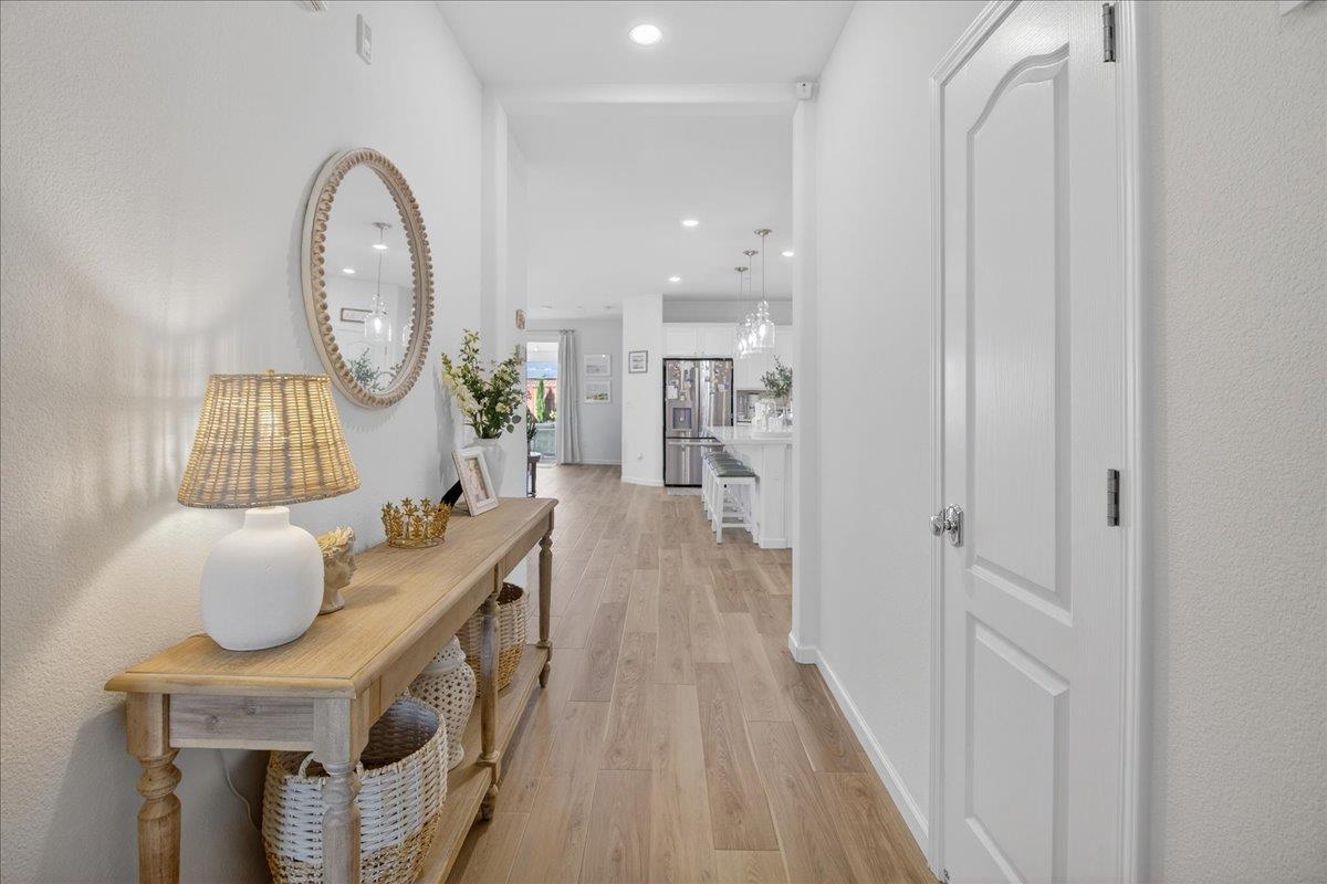 Detail Gallery Image 8 of 21 For 1120 Third St, San Juan Bautista,  CA 95045 - 3 Beds | 2 Baths