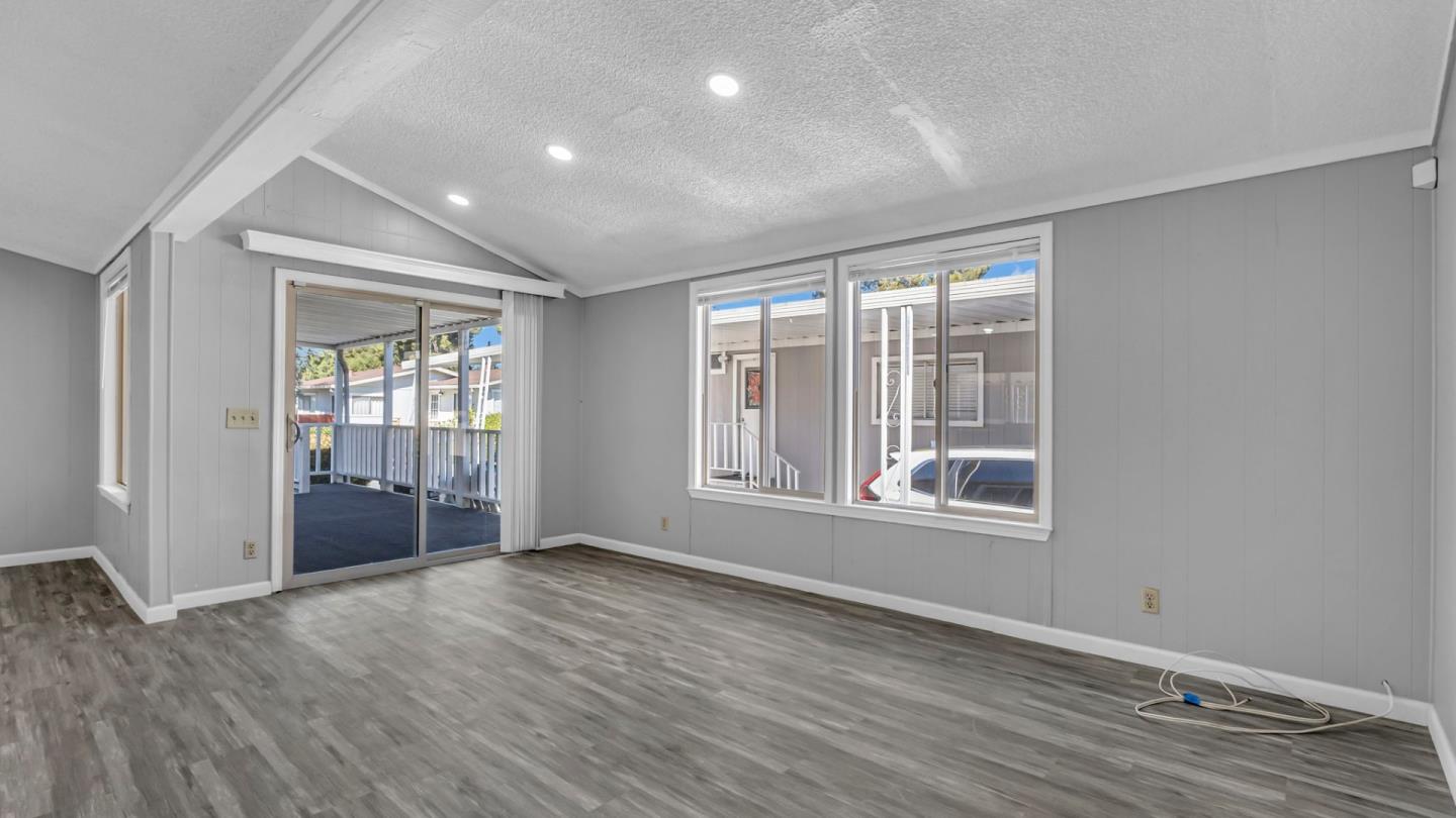 Detail Gallery Image 8 of 35 For 353 Mill Pond #353,  San Jose,  CA 95125 - 2 Beds | 2 Baths