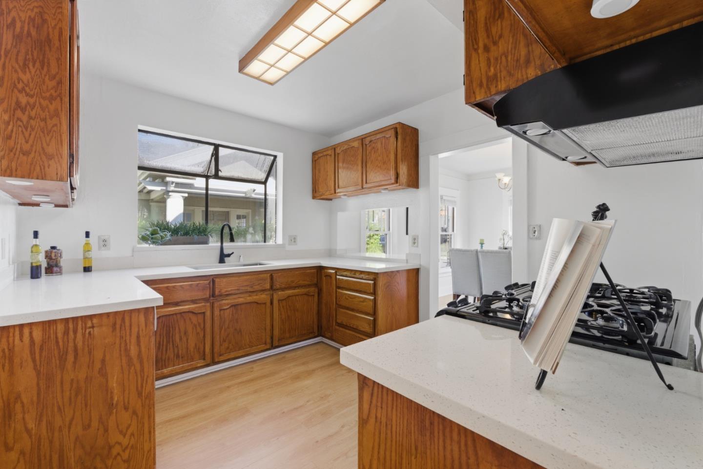 Detail Gallery Image 10 of 42 For 711 Emerson Ct, San Jose,  CA 95126 - 3 Beds | 1 Baths