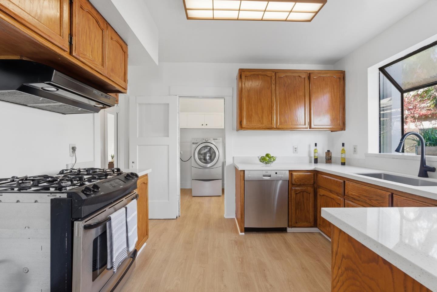 Detail Gallery Image 11 of 42 For 711 Emerson Ct, San Jose,  CA 95126 - 3 Beds | 1 Baths