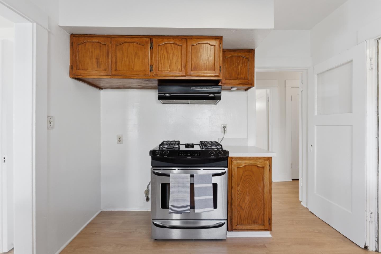 Detail Gallery Image 12 of 42 For 711 Emerson Ct, San Jose,  CA 95126 - 3 Beds | 1 Baths