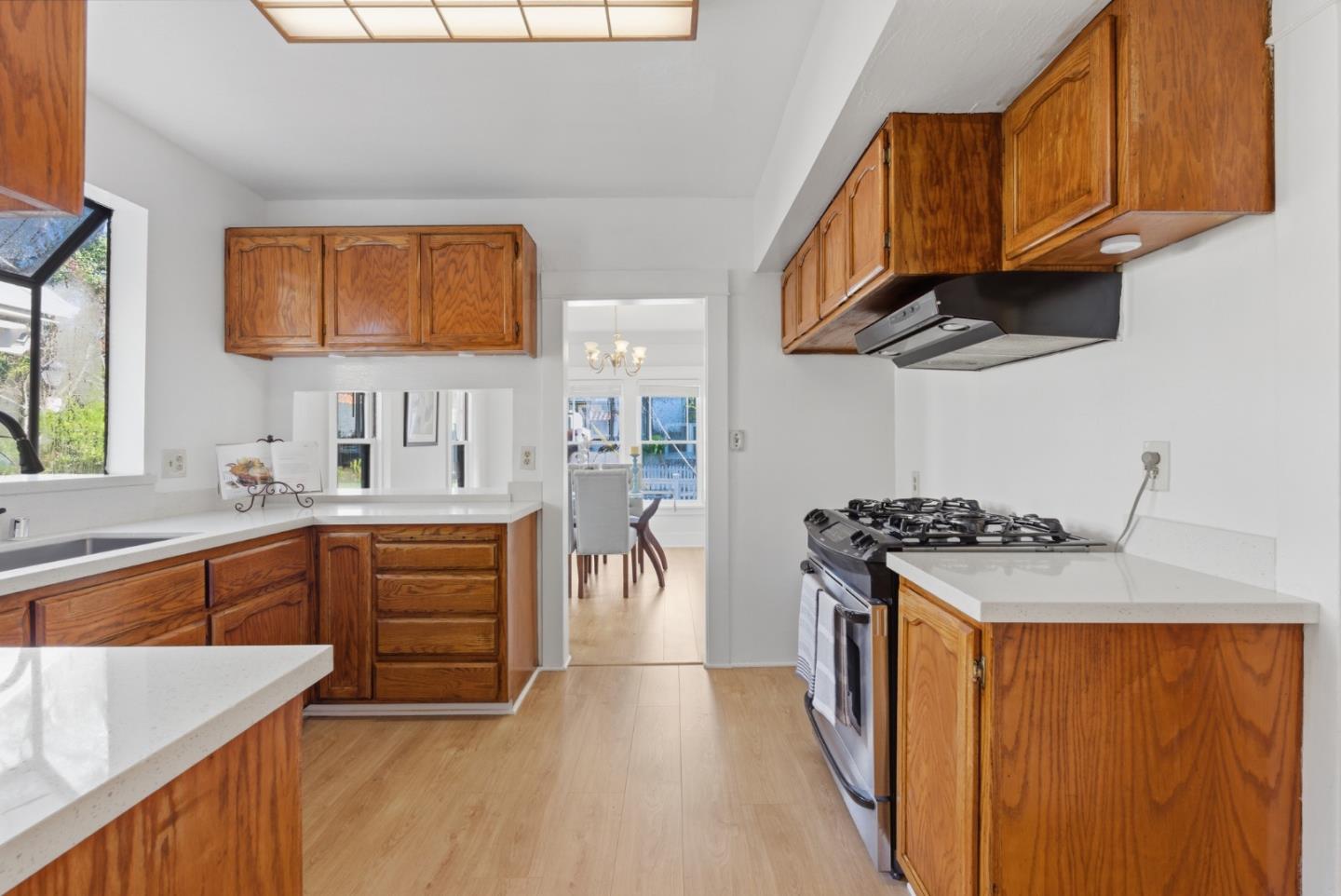 Detail Gallery Image 13 of 42 For 711 Emerson Ct, San Jose,  CA 95126 - 3 Beds | 1 Baths