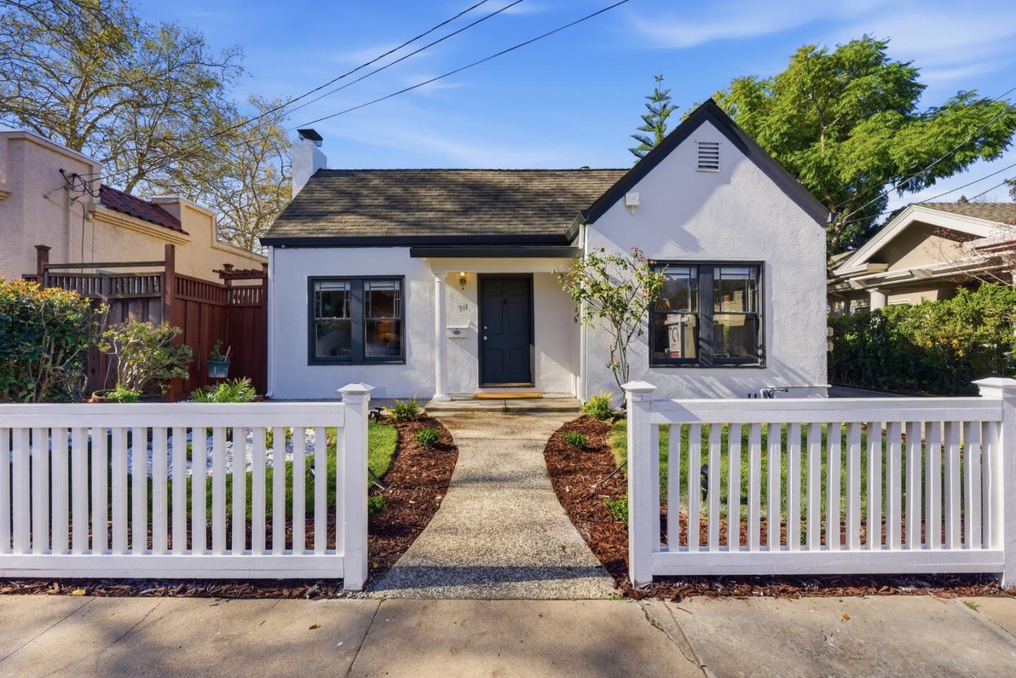 Detail Gallery Image 2 of 42 For 711 Emerson Ct, San Jose,  CA 95126 - 3 Beds | 1 Baths