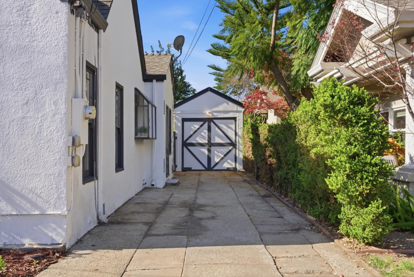 Detail Gallery Image 4 of 42 For 711 Emerson Ct, San Jose,  CA 95126 - 3 Beds | 1 Baths