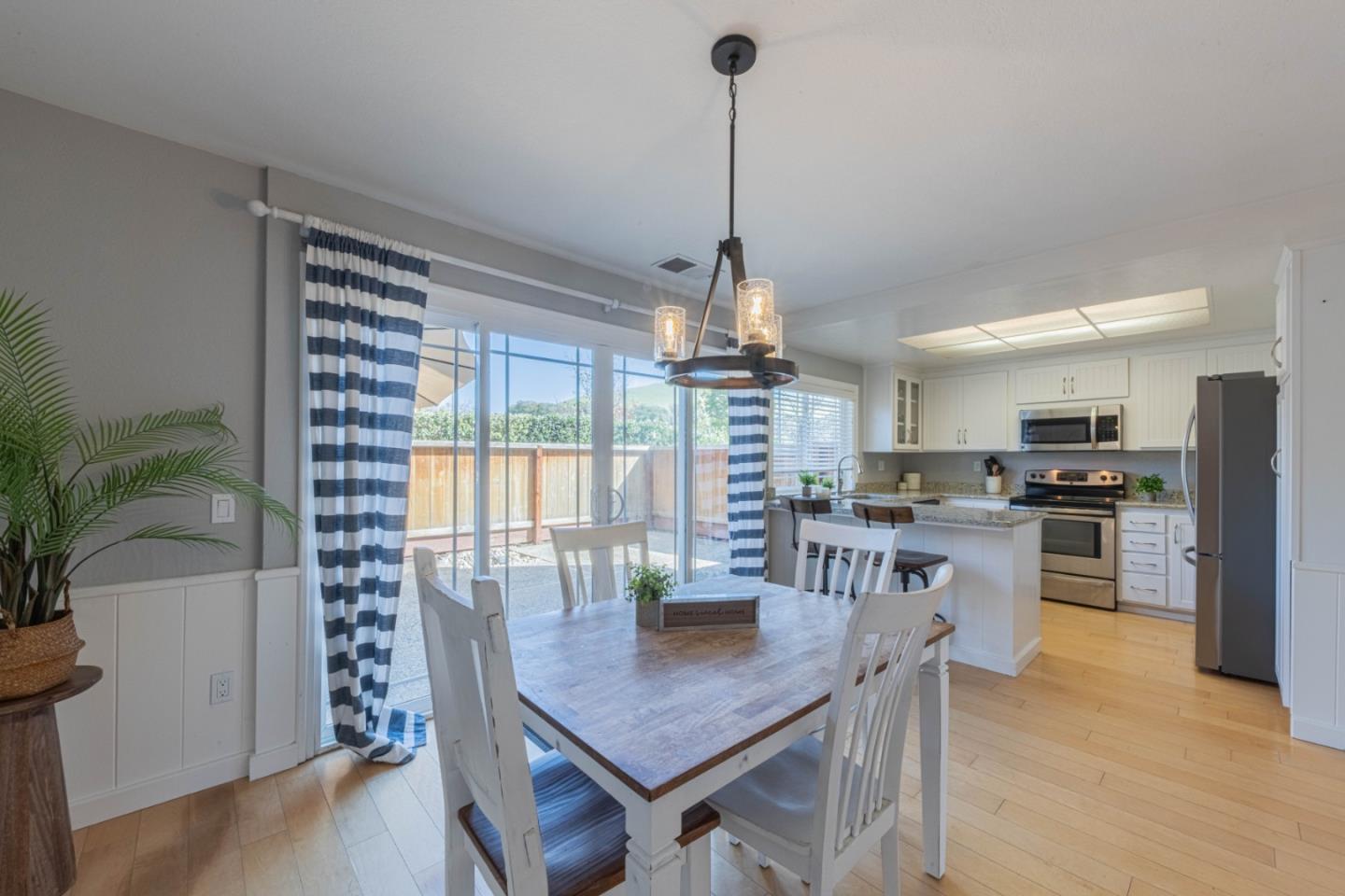 Detail Gallery Image 10 of 34 For 19311 Creekside Cir, Salinas,  CA 93908 - 2 Beds | 1/1 Baths