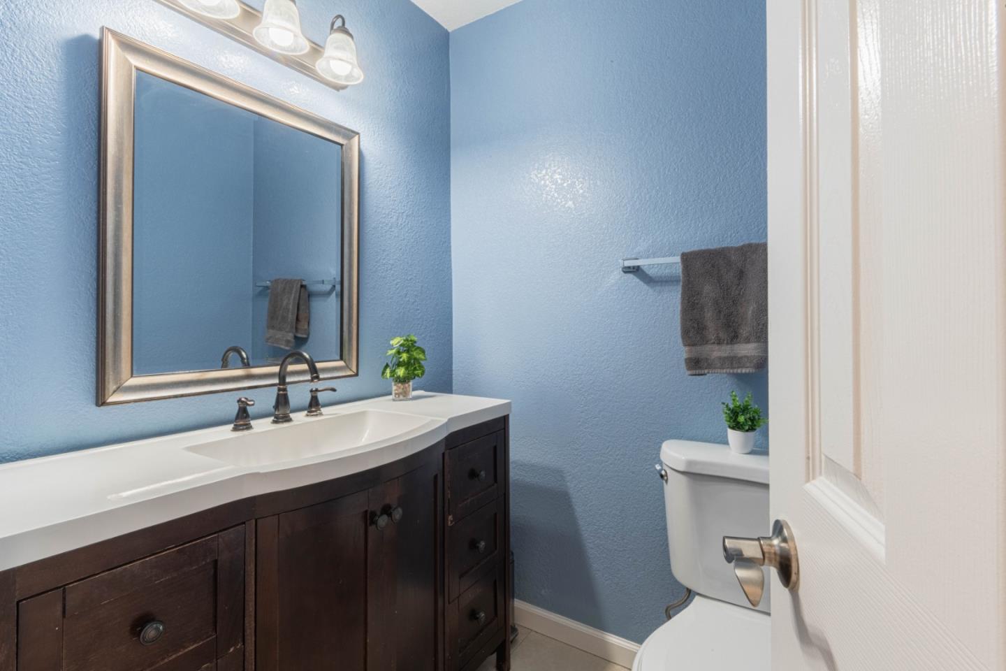 Detail Gallery Image 15 of 34 For 19311 Creekside Cir, Salinas,  CA 93908 - 2 Beds | 1/1 Baths