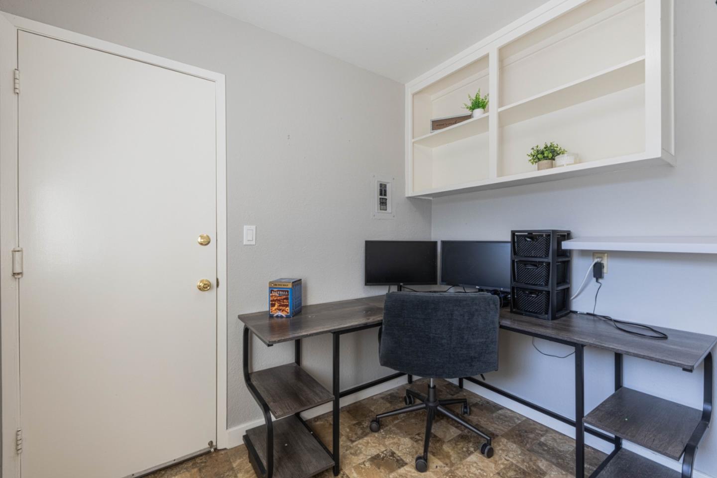 Detail Gallery Image 16 of 34 For 19311 Creekside Cir, Salinas,  CA 93908 - 2 Beds | 1/1 Baths