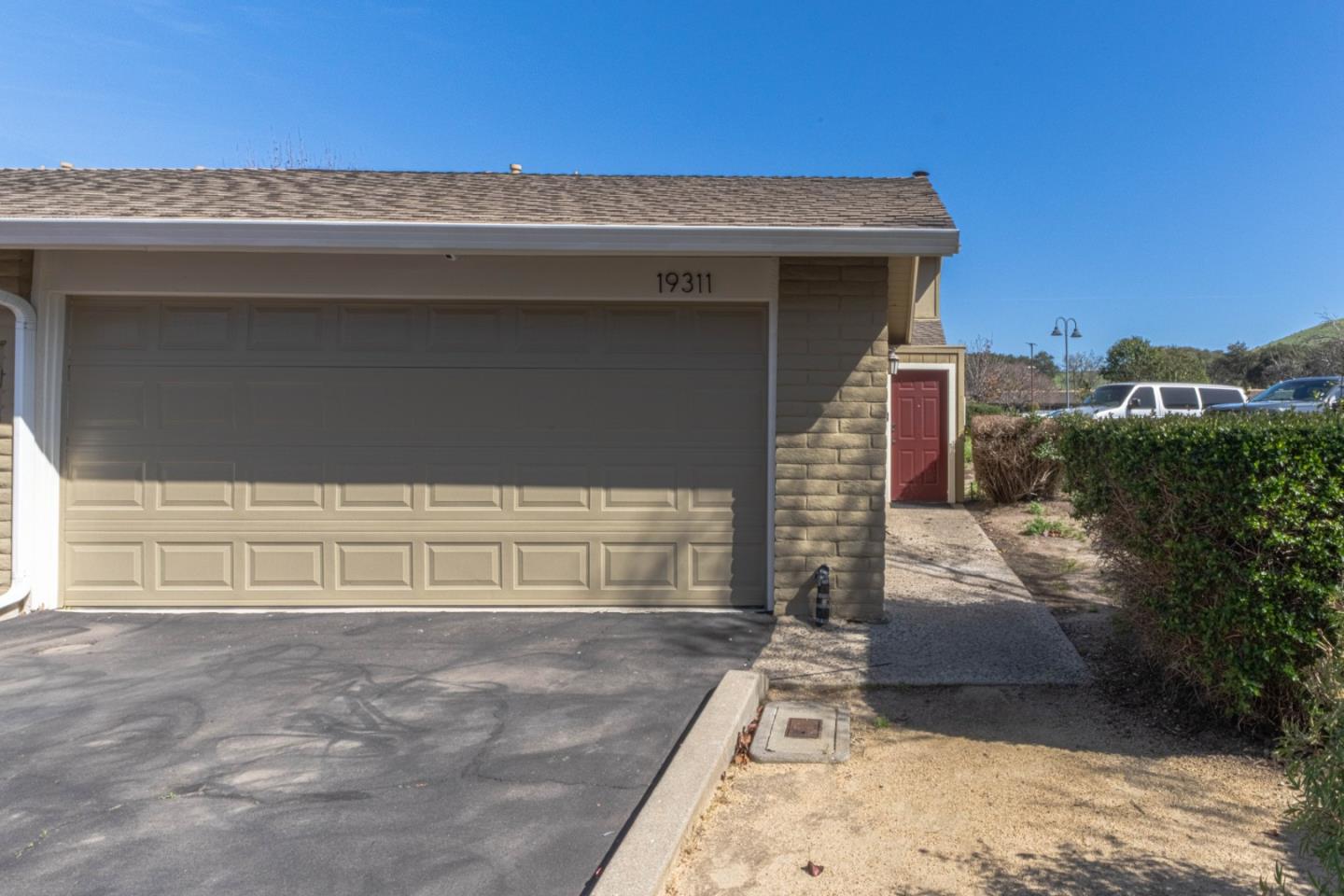 Detail Gallery Image 2 of 34 For 19311 Creekside Cir, Salinas,  CA 93908 - 2 Beds | 1/1 Baths