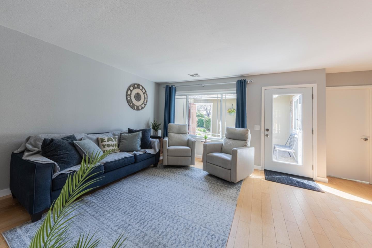 Detail Gallery Image 7 of 34 For 19311 Creekside Cir, Salinas,  CA 93908 - 2 Beds | 1/1 Baths