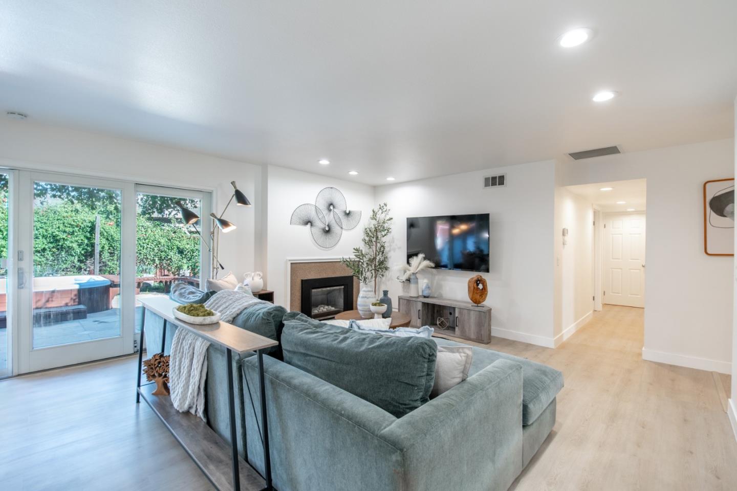 Detail Gallery Image 9 of 50 For 1596 Bonnie Joy Ave, San Jose,  CA 95129 - 3 Beds | 2 Baths