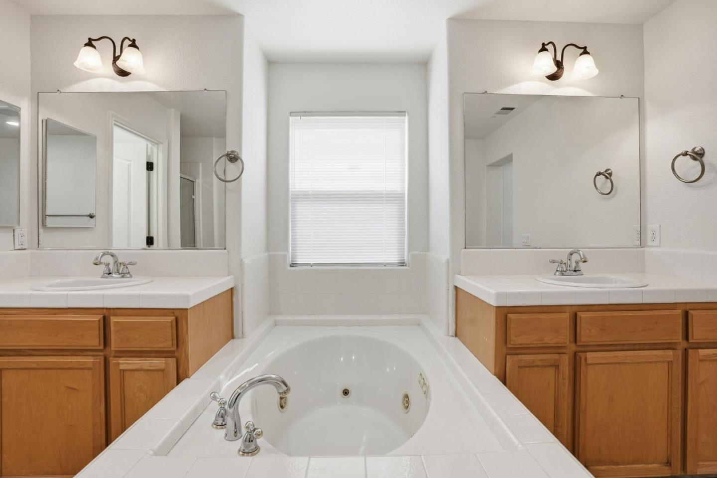 Detail Gallery Image 38 of 51 For 381 Honeybell St, Los Banos,  CA 93635 - 6 Beds | 2/1 Baths