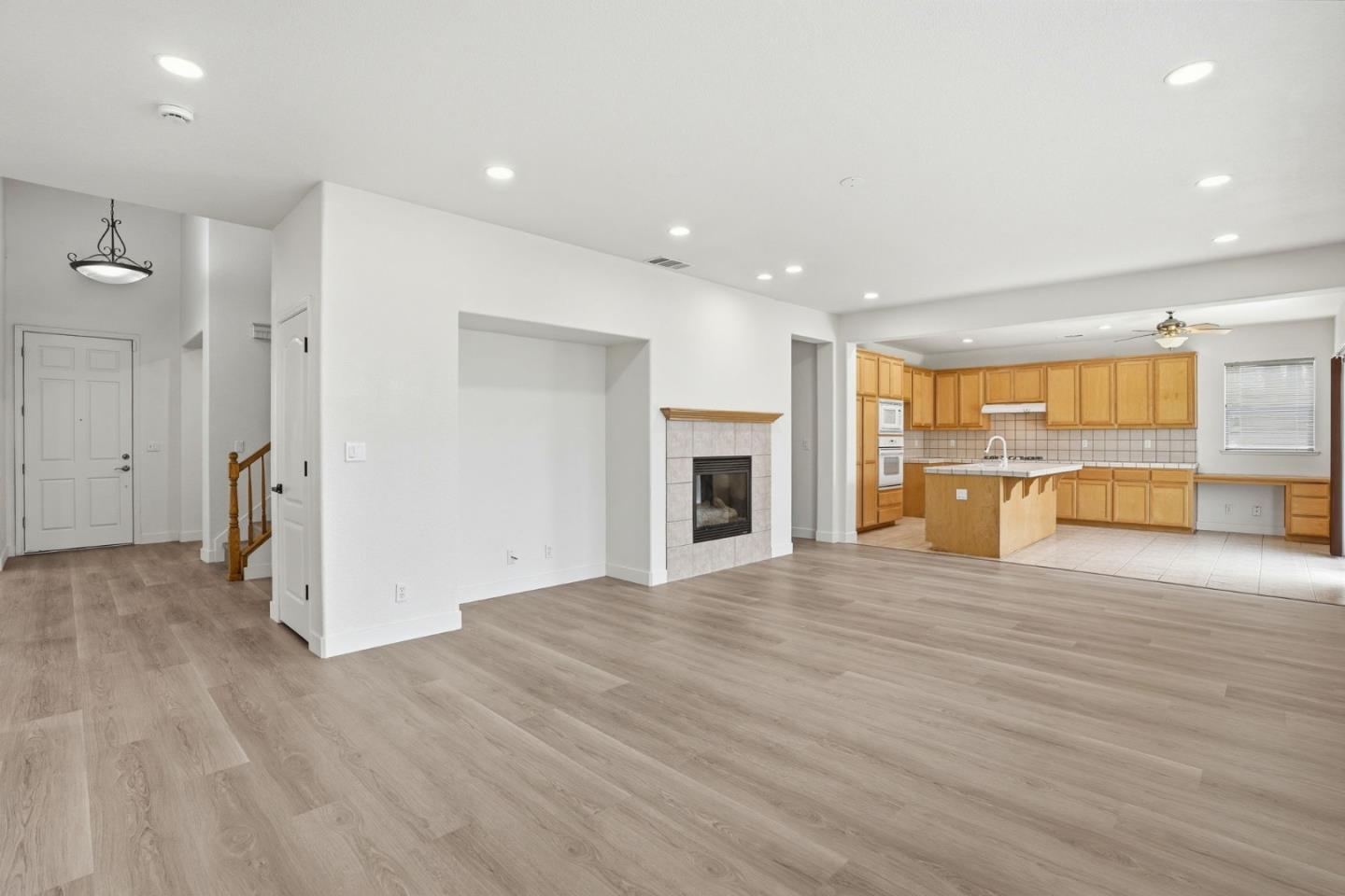 Detail Gallery Image 4 of 51 For 381 Honeybell St, Los Banos,  CA 93635 - 6 Beds | 2/1 Baths