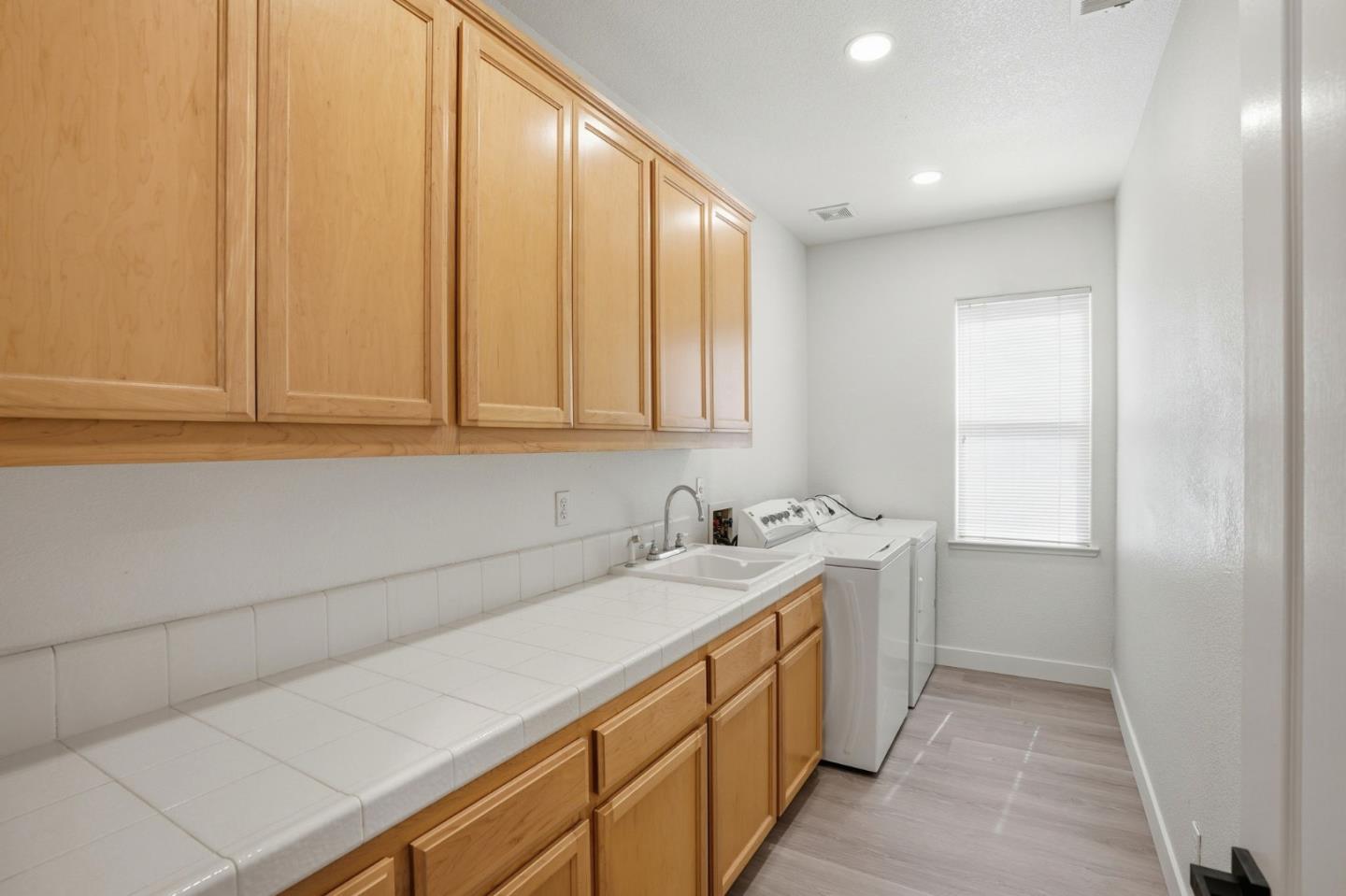 Detail Gallery Image 43 of 51 For 381 Honeybell St, Los Banos,  CA 93635 - 6 Beds | 2/1 Baths