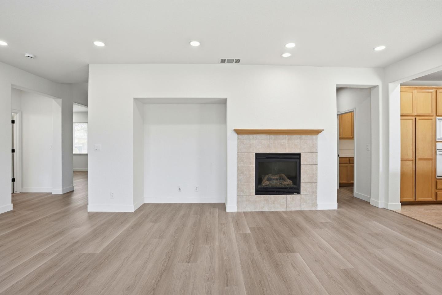 Detail Gallery Image 6 of 51 For 381 Honeybell St, Los Banos,  CA 93635 - 6 Beds | 2/1 Baths