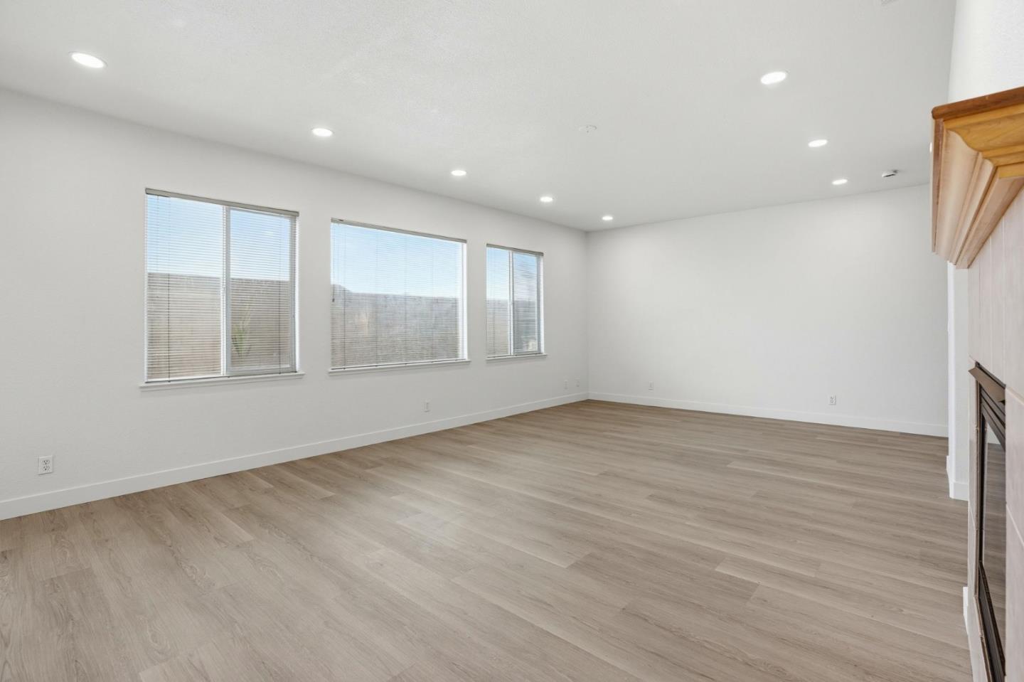 Detail Gallery Image 9 of 51 For 381 Honeybell St, Los Banos,  CA 93635 - 6 Beds | 2/1 Baths