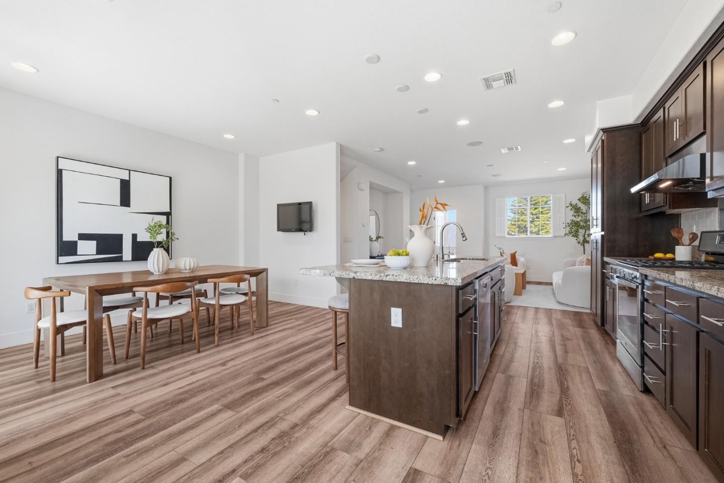 Detail Gallery Image 10 of 39 For 37616 Pimento Cmn, Fremont,  CA 94536 - 4 Beds | 3/1 Baths