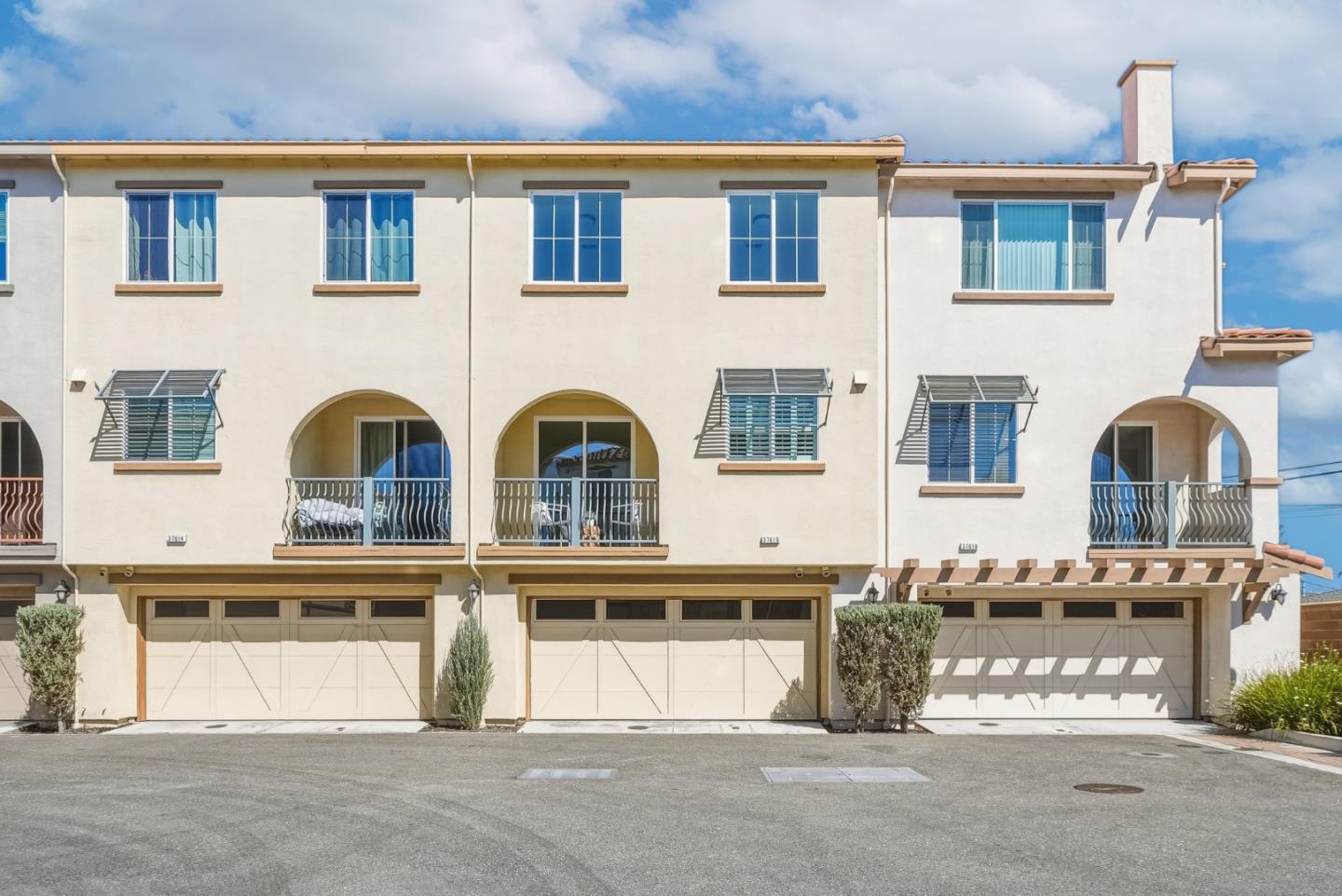 Detail Gallery Image 2 of 39 For 37616 Pimento Cmn, Fremont,  CA 94536 - 4 Beds | 3/1 Baths