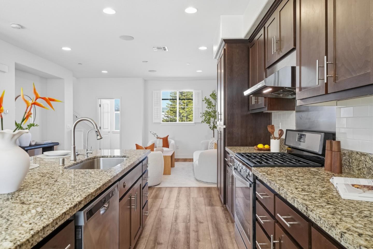 Detail Gallery Image 9 of 39 For 37616 Pimento Cmn, Fremont,  CA 94536 - 4 Beds | 3/1 Baths