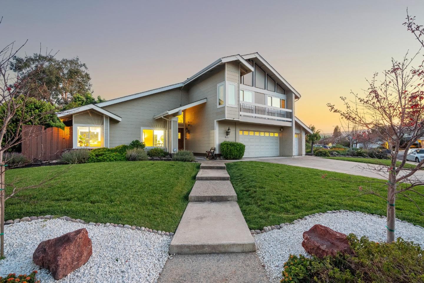 Detail Gallery Image 2 of 54 For 4008 Halkins Dr, San Jose,  CA 95124 - 4 Beds | 2/1 Baths