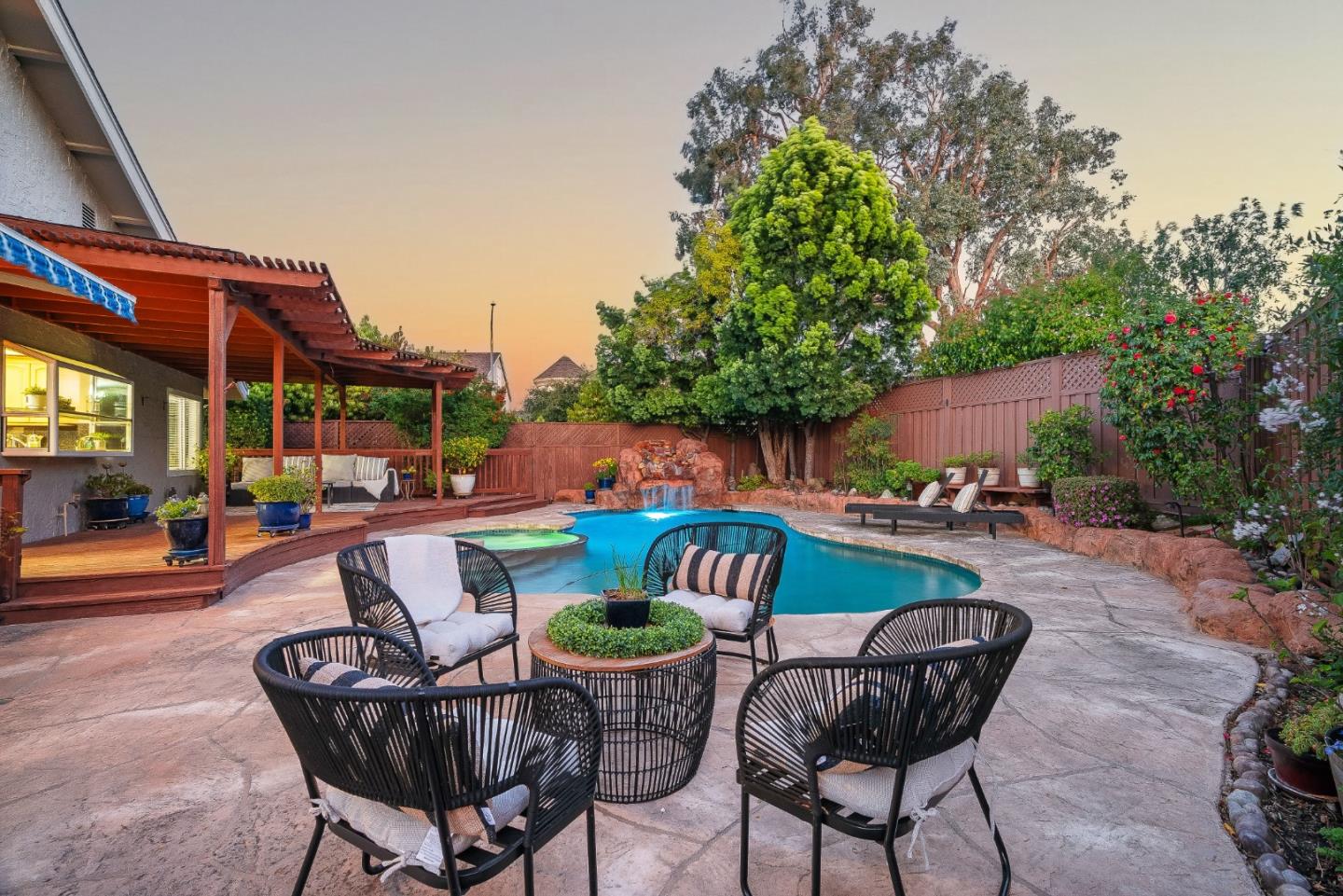 Detail Gallery Image 5 of 54 For 4008 Halkins Dr, San Jose,  CA 95124 - 4 Beds | 2/1 Baths