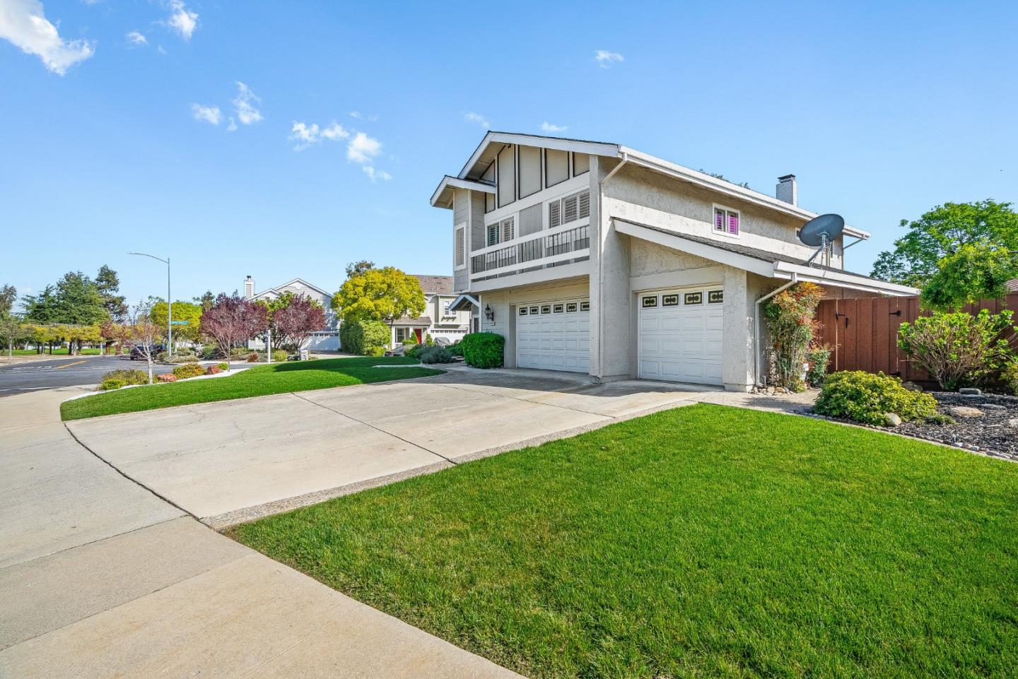 Detail Gallery Image 8 of 54 For 4008 Halkins Dr, San Jose,  CA 95124 - 4 Beds | 2/1 Baths