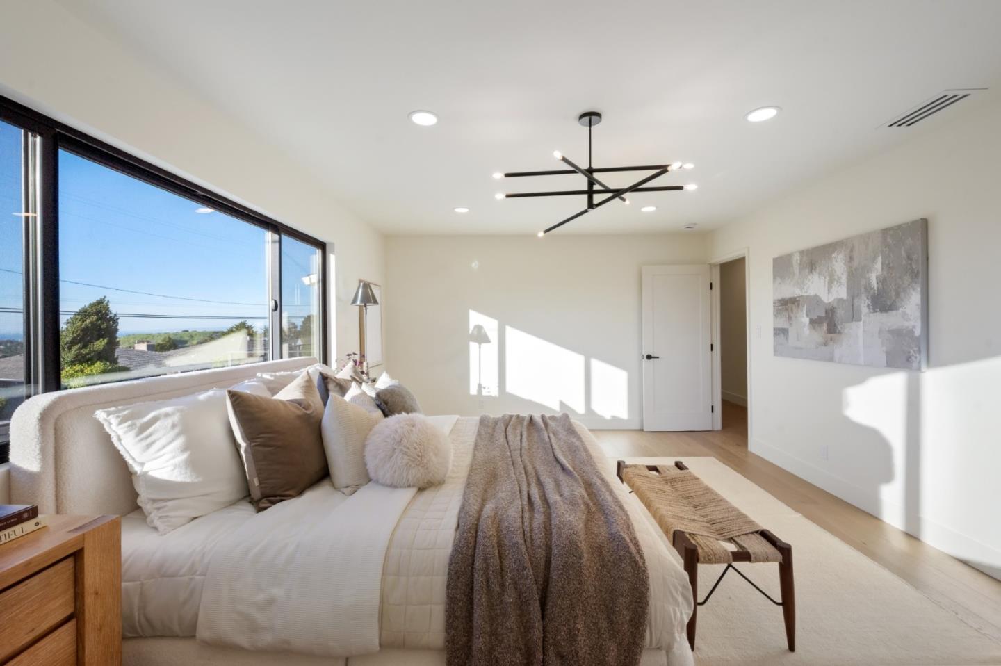 Detail Gallery Image 31 of 73 For 2741 Belmont Canyon Rd, Belmont,  CA 94002 - 4 Beds | 2/1 Baths