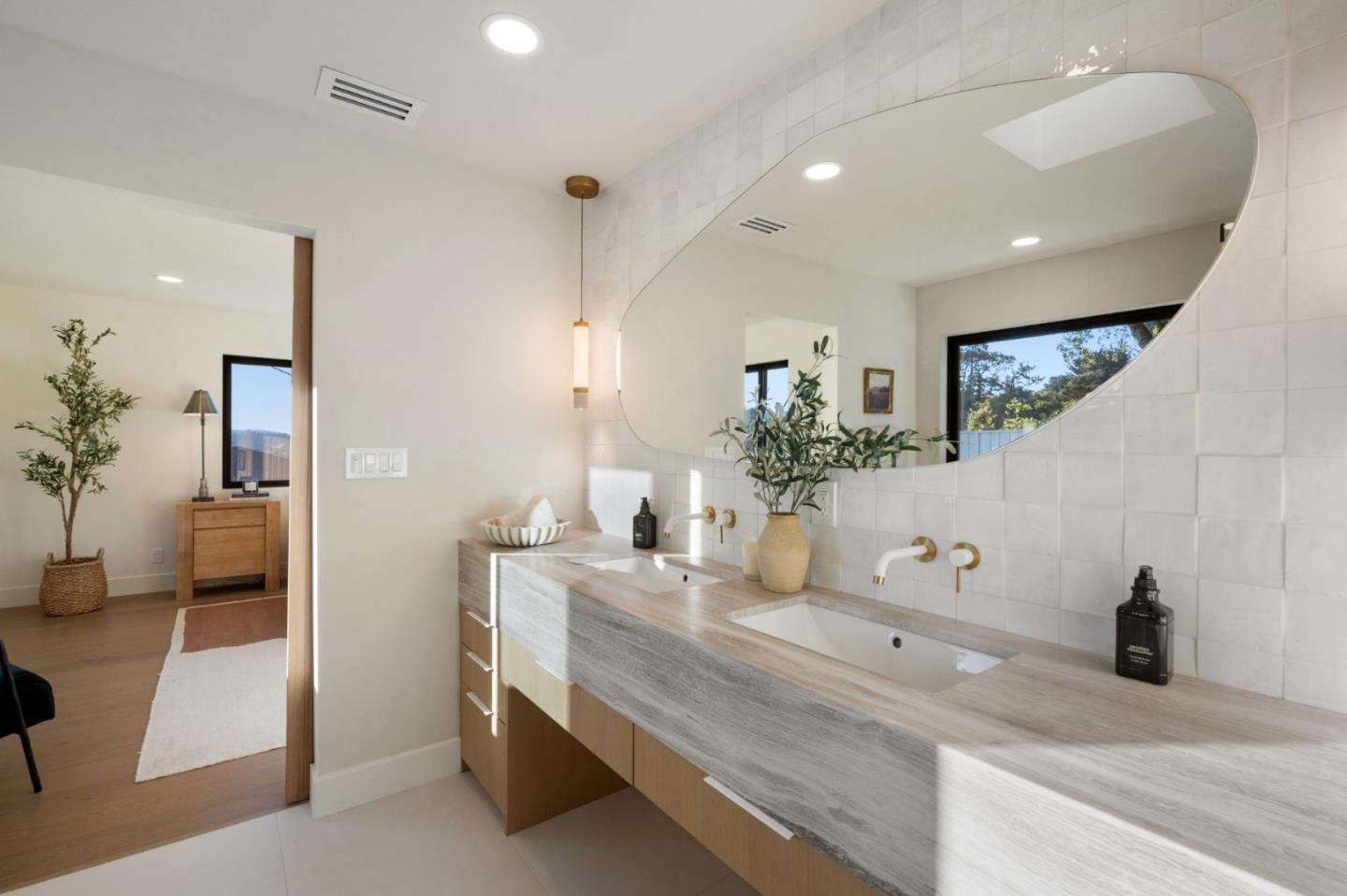 Detail Gallery Image 35 of 73 For 2741 Belmont Canyon Rd, Belmont,  CA 94002 - 4 Beds | 2/1 Baths
