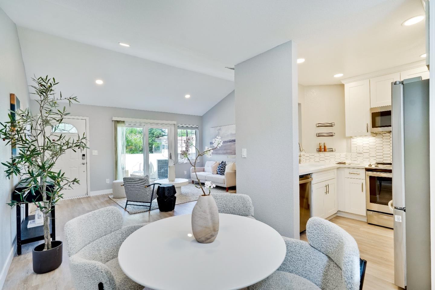 Detail Gallery Image 5 of 11 For 744 Northrup St #542,  San Jose,  CA 95126 - 1 Beds | 1 Baths