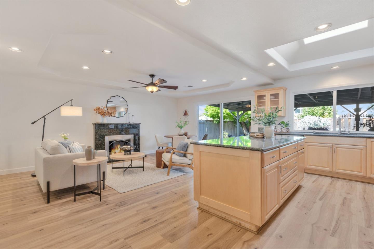 Detail Gallery Image 15 of 41 For 831 Colleen Dr, San Jose,  CA 95123 - 4 Beds | 2 Baths