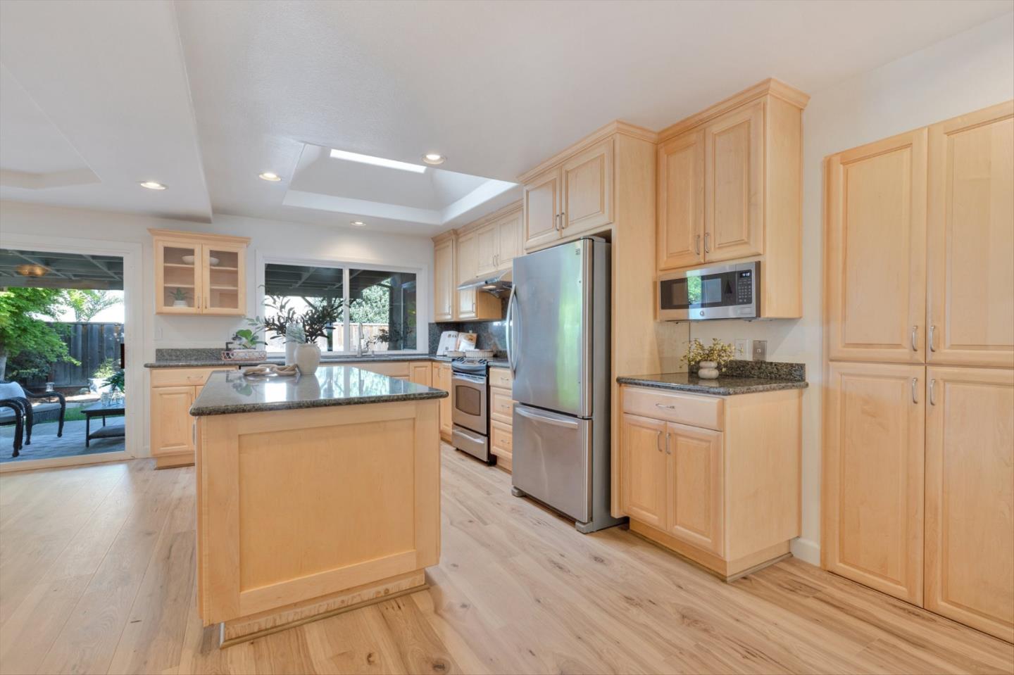 Detail Gallery Image 16 of 41 For 831 Colleen Dr, San Jose,  CA 95123 - 4 Beds | 2 Baths