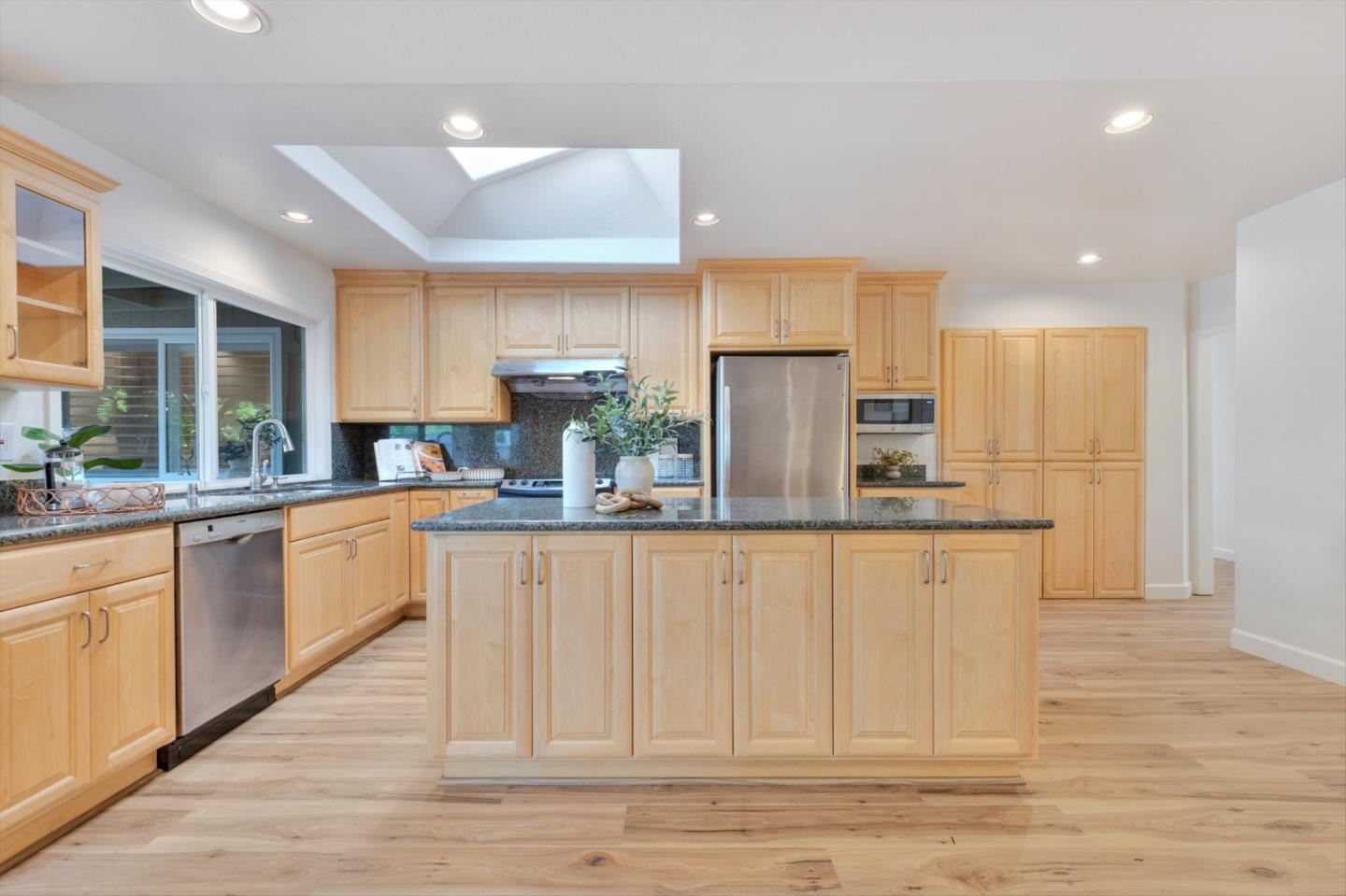 Detail Gallery Image 18 of 41 For 831 Colleen Dr, San Jose,  CA 95123 - 4 Beds | 2 Baths