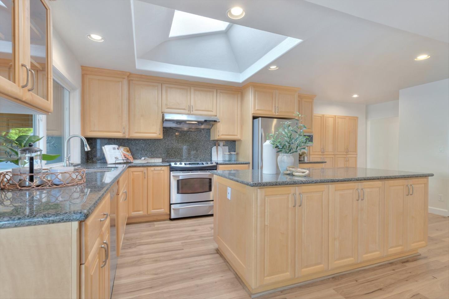 Detail Gallery Image 19 of 41 For 831 Colleen Dr, San Jose,  CA 95123 - 4 Beds | 2 Baths